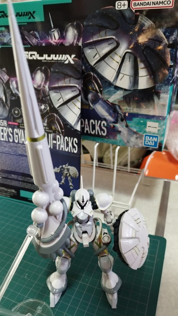 ランスは保持不能盾のパーツ割りは塗装をかんこえてのことでしょうか？プレバンで通常色出そう