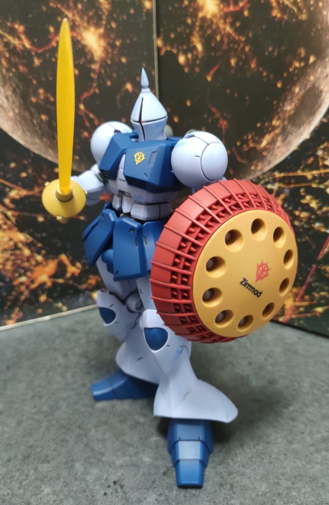 今回は塗装は写真では分からないウェザリングくらいで成型色仕上げで。改修は、ちょんまげ尖らせてモノアイをHアイズにした程度です。