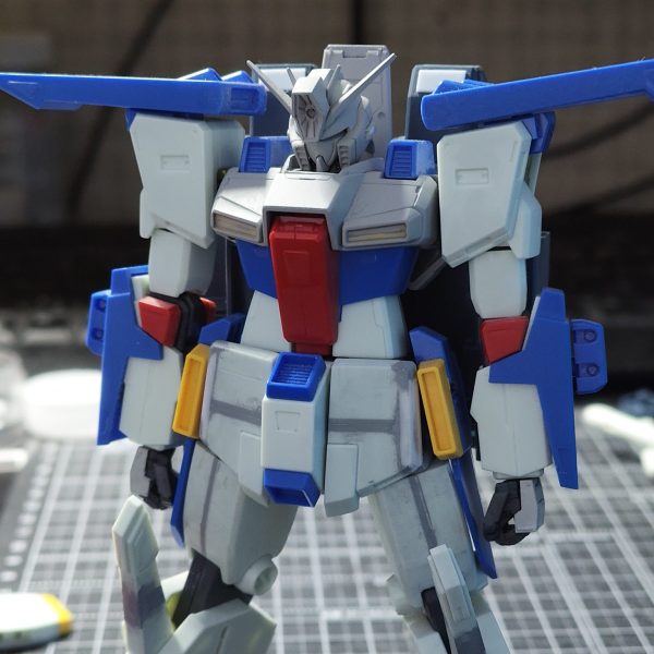 ＨＧのＺＺ改修　【バックパック　足首】編【バックパック】バックパックの真ん中が狭い感じがしたので、切り離しプラ板で増幅。それに合わせてジョイントパーツもディテールを変える。若干パックパックと本体に隙間をもたせるため変形用のジョイントパーツを切って接着し、3㎜ぐらい隙間増幅。【足首】足首を曲げた時に見える接続パーツが嫌だったので、シリンダーみたいなパーツをつくり目隠し。（1枚目）