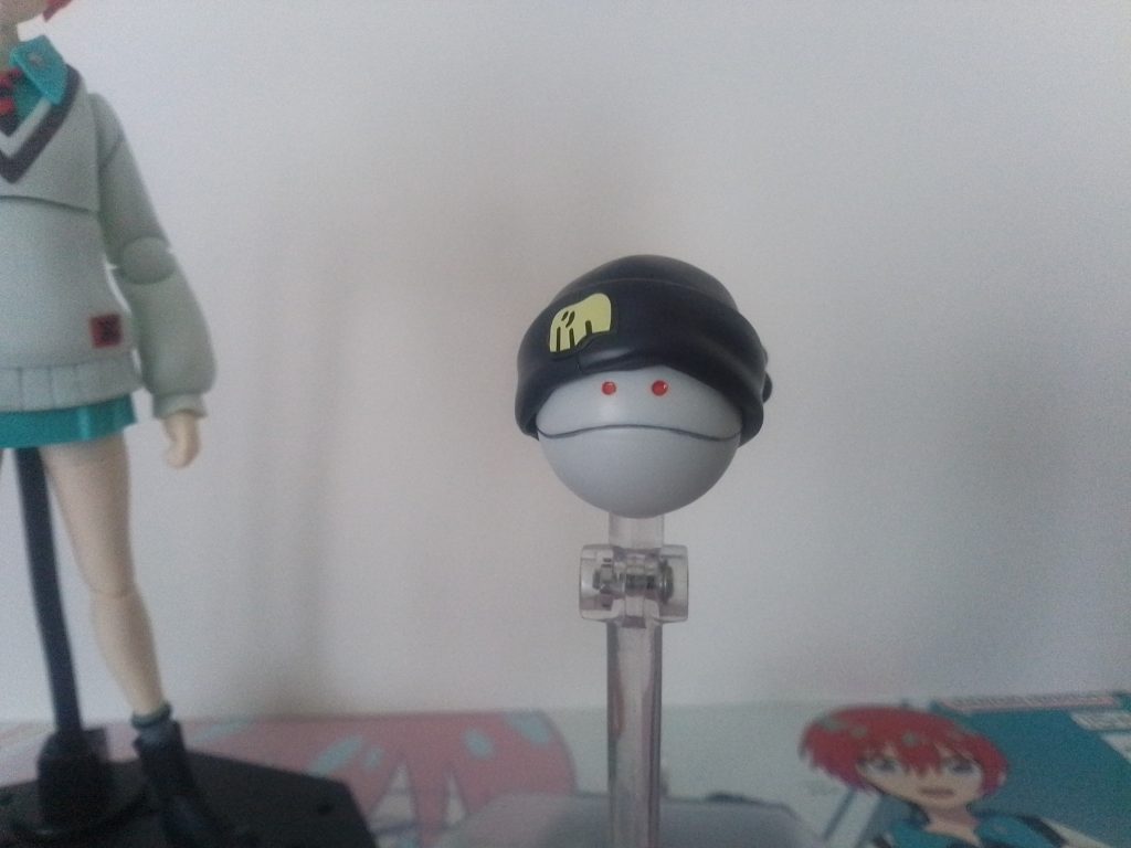 ハロは口、みたいな所と赤い所とガンダムマーカーで塗りました。