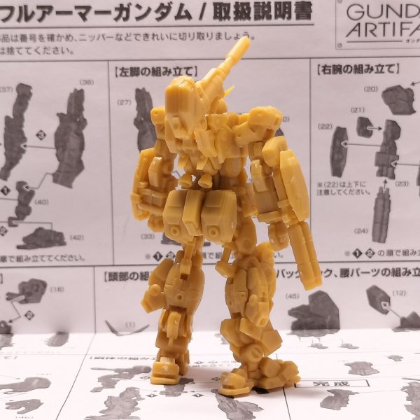 アーティファクト初心者のときに一度作った思い出深い機体を3年ぶりに改めて作ってみようかと思います。果たして自身の成長を確認できるのだろうか(汗)？（4枚目）