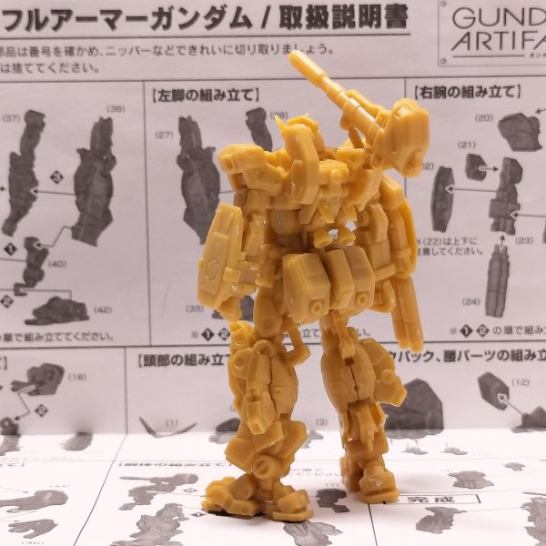 アーティファクト初心者のときに一度作った思い出深い機体を3年ぶりに改めて作ってみようかと思います。果たして自身の成長を確認できるのだろうか(汗)？（3枚目）