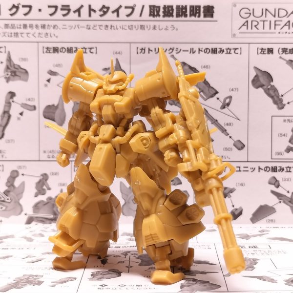 GUNSTA食玩部アーティファクト課でお世話になっている皆さんには笑われると思いますが、アーティファクトph3のグフフを今更ですが初めて素組みしました。いやあ500円の食玩にこのパーツの多さと設計構造、商品開発陣の狂気を感じます。仮組みだけでもグフフはキュベレイ以上にめんどくさいですね。組み上がったときの造形はため息の出るかっこよさ。今回はパーツ取りのために一つ組み立ててみたのですが、3体作るのやだなあ(笑)。ひとつ仮組みして、もうまんぷくです。でも3体セットの野望があるので、他の簡単な作品を作って適度にモチベーションがチャージできたら、チャレンジしてみます。その日は来るのだろうか…。つづく( ？)（3枚目）