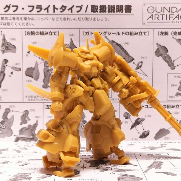 GUNSTA食玩部アーティファクト課でお世話になっている皆さんには笑われると思いますが、アーティファクトph3のグフフを今更ですが初めて素組みしました。いやあ500円の食玩にこのパーツの多さと設計構造、商品開発陣の狂気を感じます。仮組みだけでもグフフはキュベレイ以上にめんどくさいですね。組み上がったときの造形はため息の出るかっこよさ。今回はパーツ取りのために一つ組み立ててみたのですが、3体作るのやだなあ(笑)。ひとつ仮組みして、もうまんぷくです。でも3体セットの野望があるので、他の簡単な作品を作って適度にモチベーションがチャージできたら、チャレンジしてみます。その日は来るのだろうか…。つづく( ？)（4枚目）