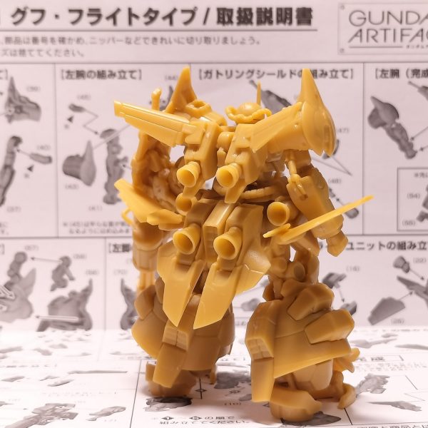 GUNSTA食玩部アーティファクト課でお世話になっている皆さんには笑われると思いますが、アーティファクトph3のグフフを今更ですが初めて素組みしました。いやあ500円の食玩にこのパーツの多さと設計構造、商品開発陣の狂気を感じます。仮組みだけでもグフフはキュベレイ以上にめんどくさいですね。組み上がったときの造形はため息の出るかっこよさ。今回はパーツ取りのために一つ組み立ててみたのですが、3体作るのやだなあ(笑)。ひとつ仮組みして、もうまんぷくです。でも3体セットの野望があるので、他の簡単な作品を作って適度にモチベーションがチャージできたら、チャレンジしてみます。その日は来るのだろうか…。つづく( ？)（5枚目）