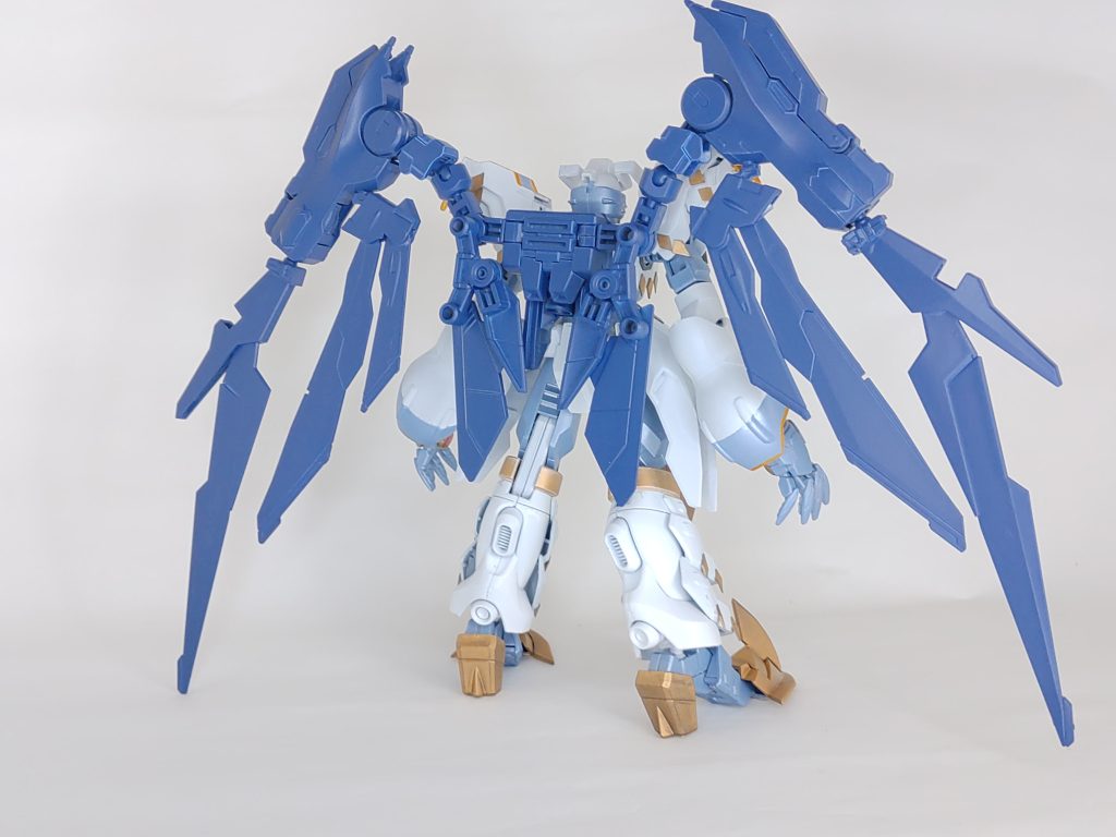 後ろから。生物的な羽根は毎回苦労しますが今回はこんな感じになりました。ルプスレクスの腕がいい感じに使えたかなと。