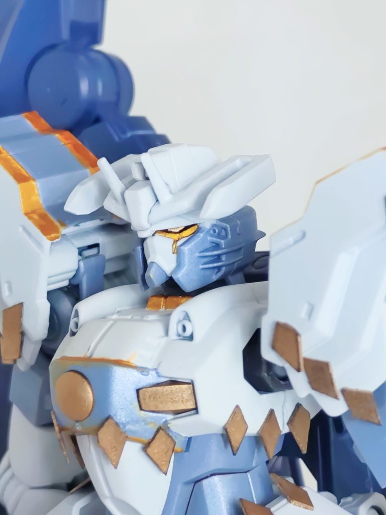 顔はデスティニーの隈取が凄くそれっぽかったのであとは角だけプラ板で作成。