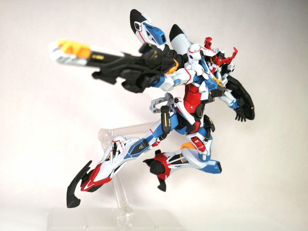 ビームライフルアクションポーズ。