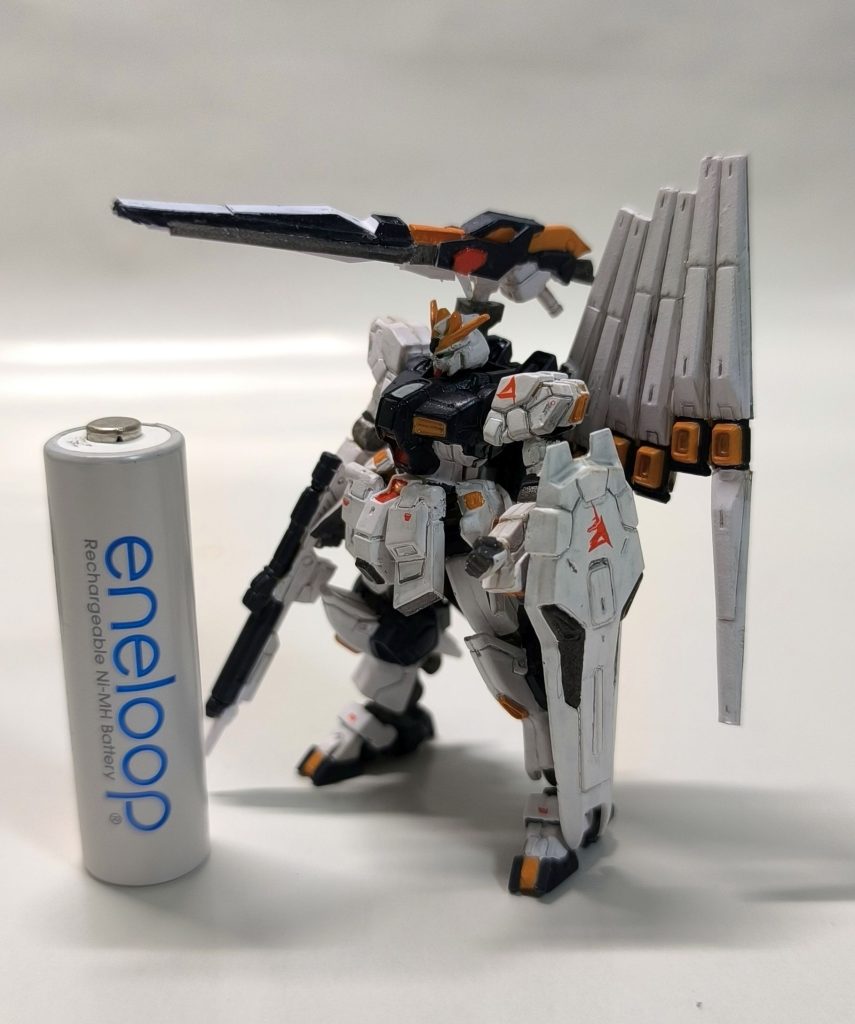 単三電池との比較。ちっさ!