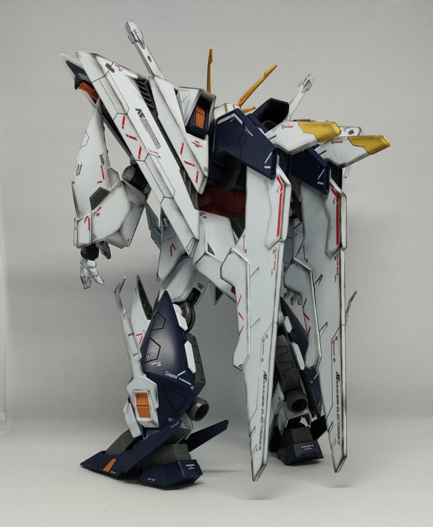 後部はこんな感じです。 汚し過ぎないようにと進めてきましたが遠目だと殆ど分かりませんね。自身のクスィーhgはこんな感じに仕上がりました。トップコートは半光沢を使用しました。最後に、先日購入致しましたメッサーF02型マインレイヤー装備hgが本日届く予定なので、もしかすると時間の許す限り本日から制作に取り掛かるかもしれません。最後まで閲覧していただきありがとうございました。また宜しくお願い致します🙇