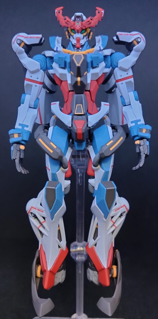 完成状態の写真です📸カッコイイ!!!(zaku-kao2) シールと部分塗装とつや消しだけでかなり変わりますね!ちなみに目はシールの上から薄めた塗料を塗ってるので少しボヤっと光を反射します!部分塗装などは初めてですが、この楽しさを覚えてしまうと早く次のガンプラを作りたいって衝動が抑えられなくなってしまいますね(zaku-kao4)初心者ですがこれからも楽しく作って載せていきます!最後まで見てくださり、ありがとうございました😊🙏