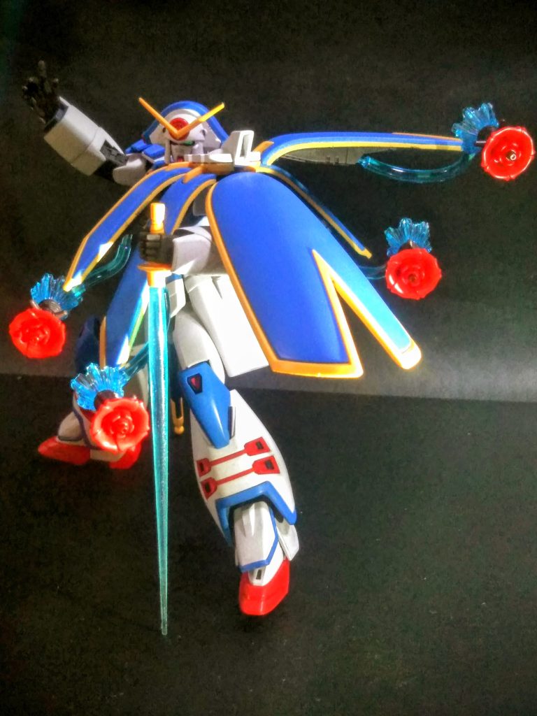 『ガンダム ローズ』のモウ一つの特徴であるビット兵器 😁『ローゼス・ビット』キットにはビット専用指(指差しver,)が付属してます 😚だけど、ビットのエフェクトの形状が個性的過ぎて、チョッと使い辛いですね 😩💨ｻﾞﾝﾈﾝ 重力下でも問題なく使用できるビットという地味に高性能過ぎる武装でもあるため、『ガンダムＸのベルティゴ』と並んでビット兵器の最強候補としてよく取り上げられがち 😳あまり取り沙汰されませんが、ビット本体を掴み取り、薔薇を投げるかのように相手へ投擲することも可能。これで相手の機体に食い込んだり、切断力を発揮するなど意外と汎用性が高いソウです 😆⤴️💓