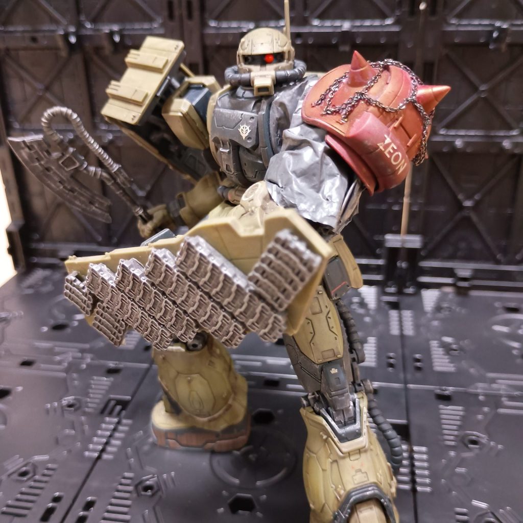 HG ザクⅡルショーン機 成形色＋部分塗装＋ウェザリング仕上げ｜窓際の