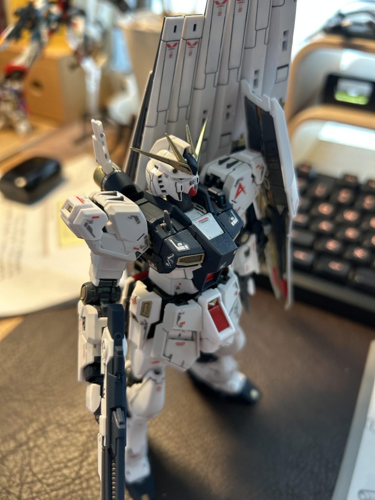 RG νガンダム–4枚目/制作者：DAIDUM