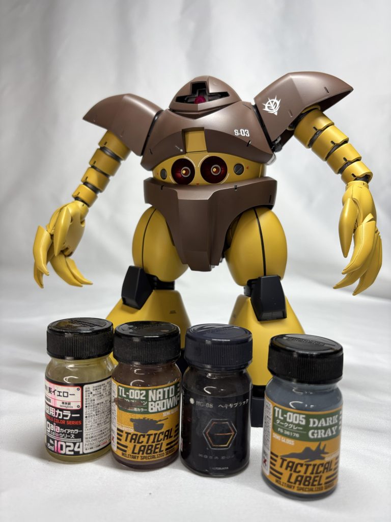 外装:(黄)グレサフ→西武イエロー、(茶)グレサフ→NATOブラウン、(黒)グレサフ→ヘキサブラック、(灰)グレサフ→NATOグレー、(赤)黒サフ→ダークステンレスシルバー→クリアレッドフレーム:ガンメタサフ、トップコート:プレミアムセミグロスクリア