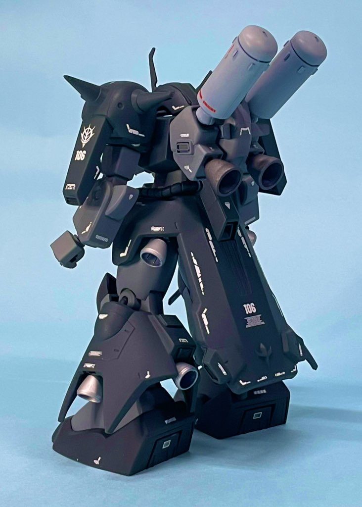 親衛隊仕様という事でキシリア部隊カラーを参考に塗装。