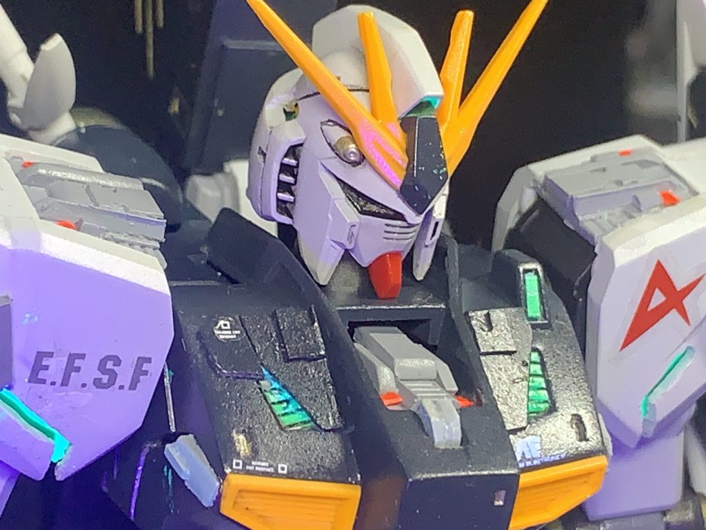 あまりアップにするとアラが目立つので生温かく見てくれると助かります。(zaku-kao4)