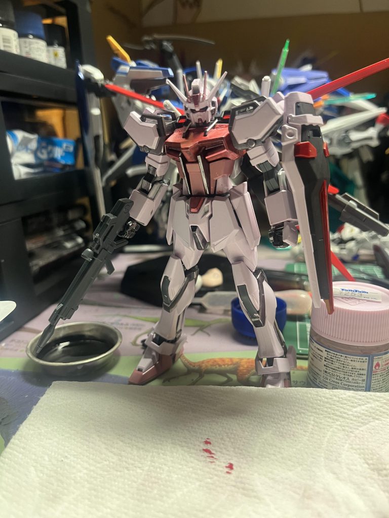 使用キットはEGストライクガンダム(ディアクティブカラー)いわゆる入浴剤付きのストライクでシールド、ビームライフルが付属しています