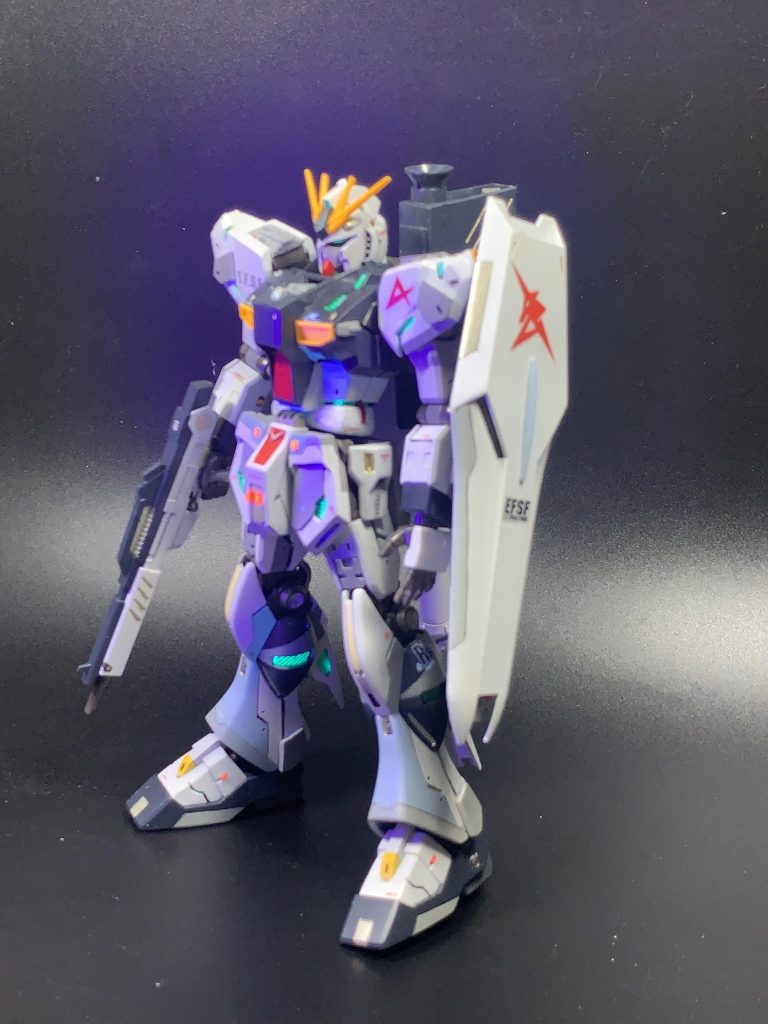 プロポーション変更は胴体を3mm延長したのみです。あとは各所ディテールアップやスジ掘りで情報量を増やしています。