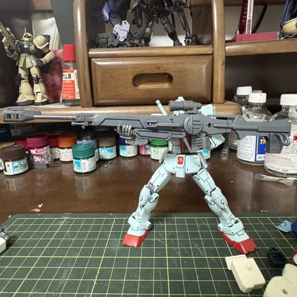 まず最初に武器の改造をしていきました！レールガンを主体に、全体的にスナイパーライフルになるよう制作をしています！（1枚目）