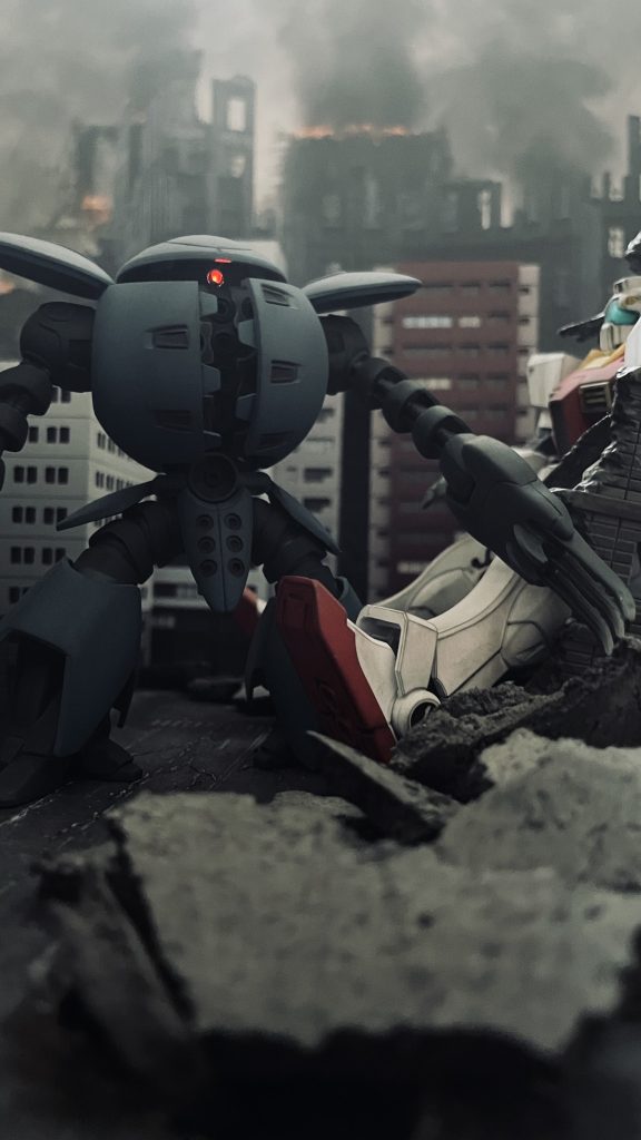 不気味に光るカプールのモノアイです。