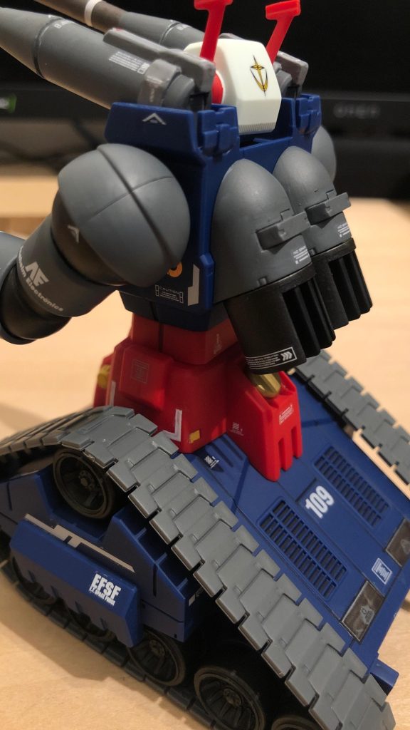 肩の合わせ目はスルー！