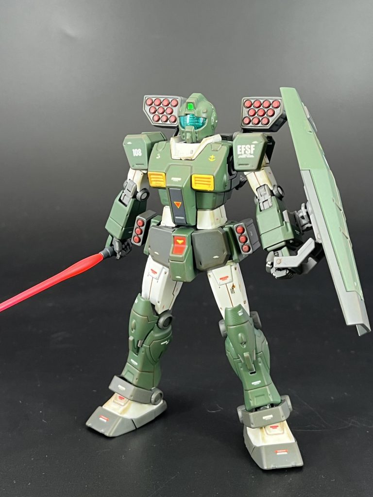 手持ち武器については、製品付属のスプレーガンとビームサーベルを使用。ハンドパーツについても製品付属のもので対応してます。