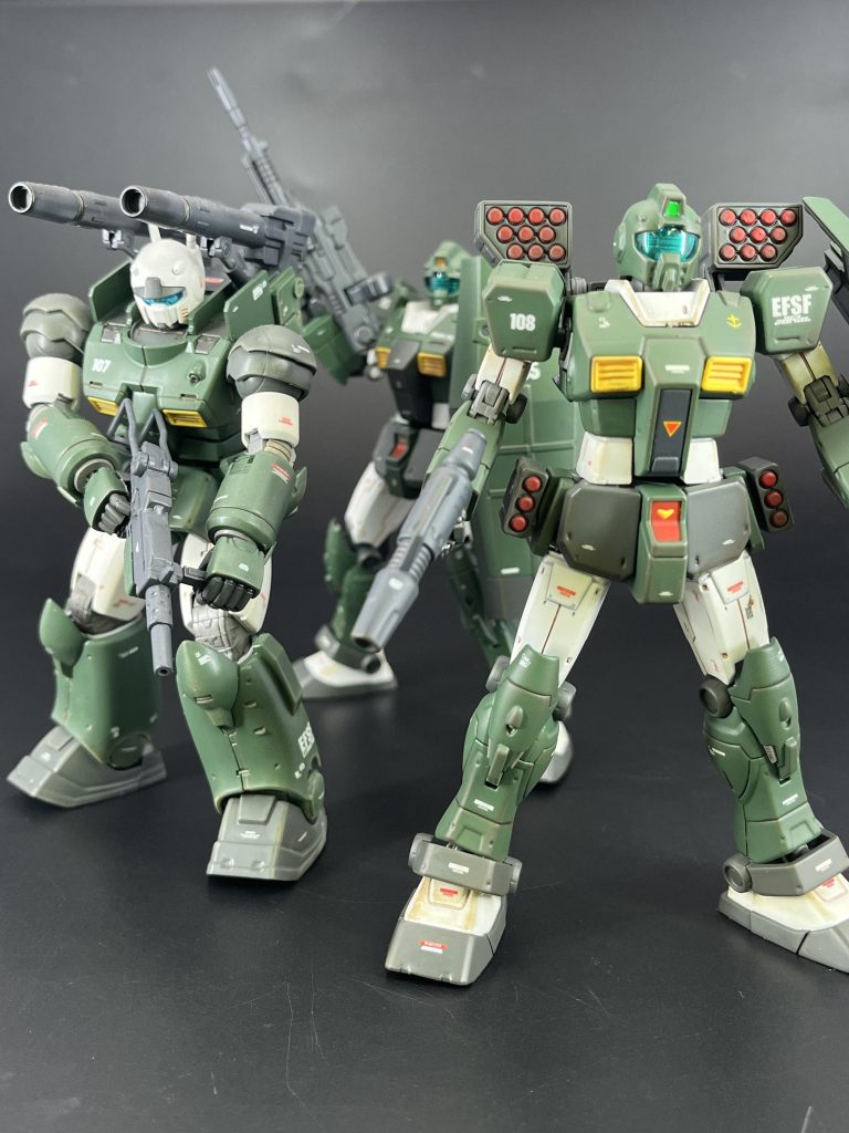 前回・前々回作製した2体と並べてみました。やっぱ小隊で作ると満足感が違いますね😊