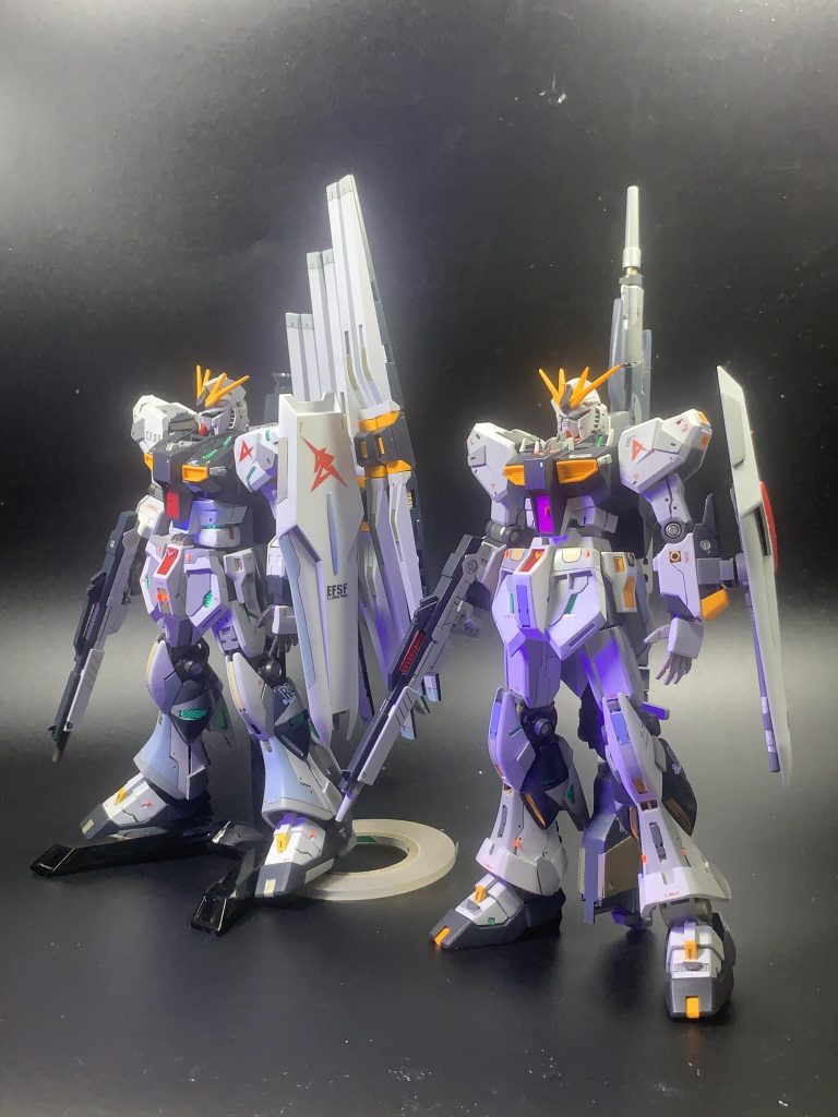 以前制作して投稿したエントリーグレードのνガンダムとの比較。ディテールはなるべく変えようと思っていましたがやはり似て来ていますね。(zaku-kao9)
