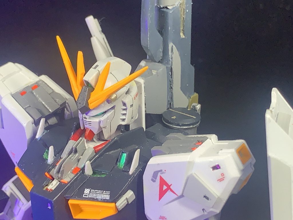 胸周りはMGバージョンカトキを参考にディテールを加えてみました。