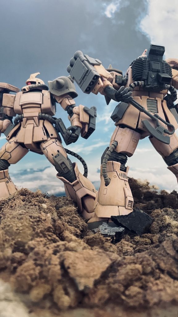 デザートザクは実はこのリアビューがお気に入りです。バックパックが機関車を彷彿とさせます。もくもくと黒煙を吐き出しそうですよね。