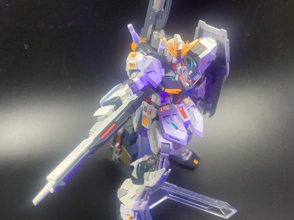 エントリーグレードは私のような貧乏親父にとって夢のようなキットです。(zaku-ka何せ格安な上に非常にプロポーションがいい、しかも情報量が少なめなので自分流にディテールが加えやすい。正に私の為にある商品ではないでしょうか⁉︎(スミマセン、調子に乗りすぎました)(zaku-kao9)