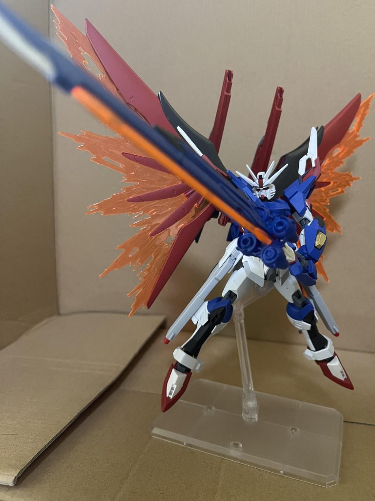 アロンダイトブレイカー普段はバックパックにマウントされている大剣でヴォワチュールリュミエールを刀身に纏わせることで大型ビームサーベルとして使用出来る