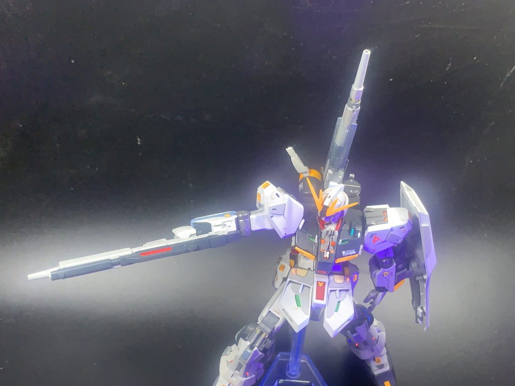 上からのショット。やはりνガンダムはカッコイイ(zaku-kao2)