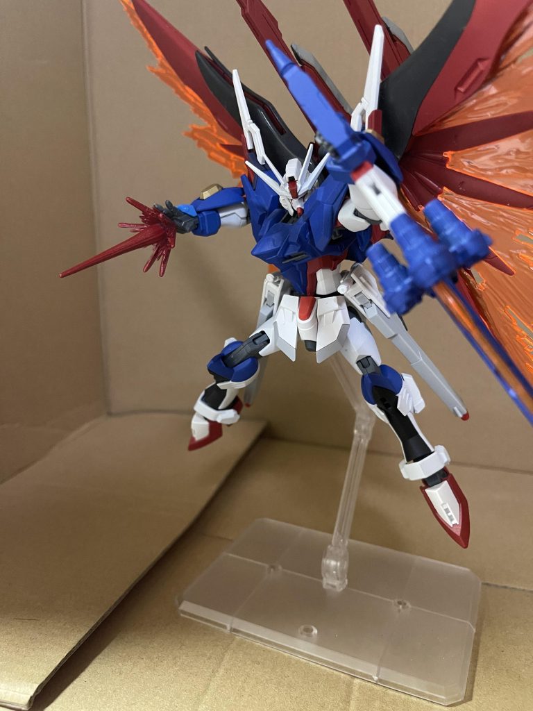 パルマフィオキーナデスティニーの掌に内蔵されている近接装備でそのままビームを打ち出すことも可能
