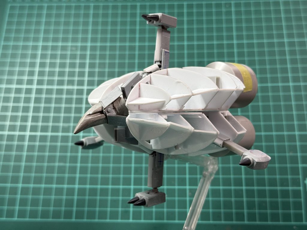 MA胴体はプラ板でスケルトンを作成して、外皮にエポキシパテを盛り付けて作りました。