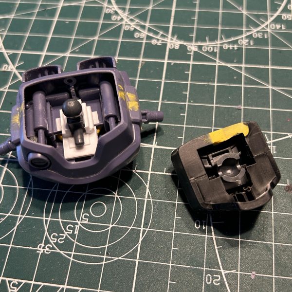 ＜可動範囲拡大とディテール追加作業＞・首：ボールジョイント接続に加工 & ディテール追加・胸：ボールジョイント接続に加工・腰：余分な箇所をカット・全体：スジボリ追加（3枚目）