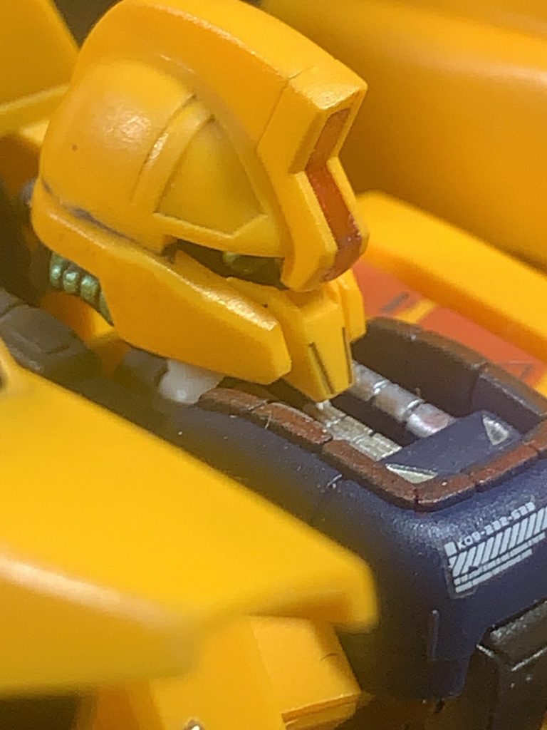 顔のアップ。作中でのパイロットが女性だったこともあってどことなく女性っぽさを感じてしまうのは私だけ?