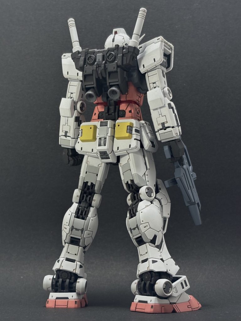 今回 初RGということで フレームのパーツ数と機構の複雑さがヤバすぎて 分解を断念 塗装も諦め フレームは無塗装かつ露出する部分のみ艶消しという お手軽フィニッシュにしました でも整形色で全然安っぽく見えなくてRGの凄さを思い知りました