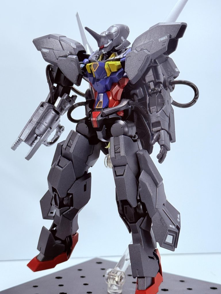 色々と試行錯誤しているうちにジークアクス部分が体だけになってしまいました。