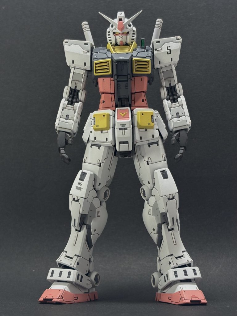偶然入手できたので作りました RGガンダム2.0です 初代のバリエーションで1番好きなハーフガンダムにしました