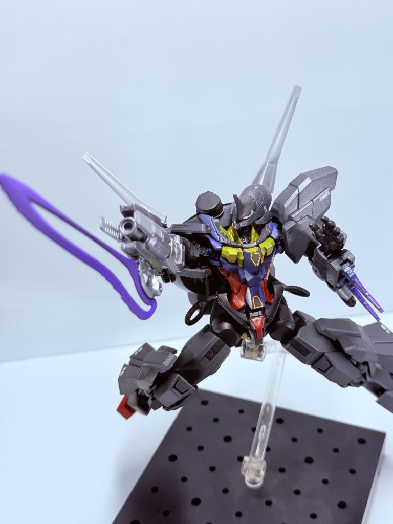 右腕部複合武装に備えられた近接武器。ジークアクスと同じものがつけられている。