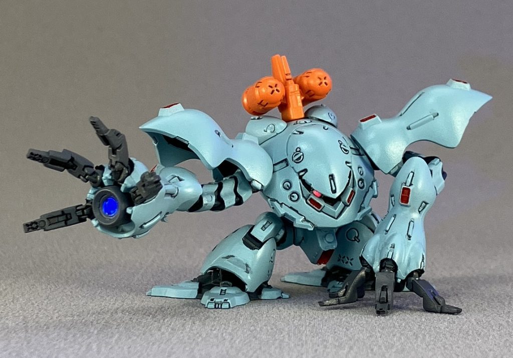 モノアイとビーム口は蛍光塗装しました。