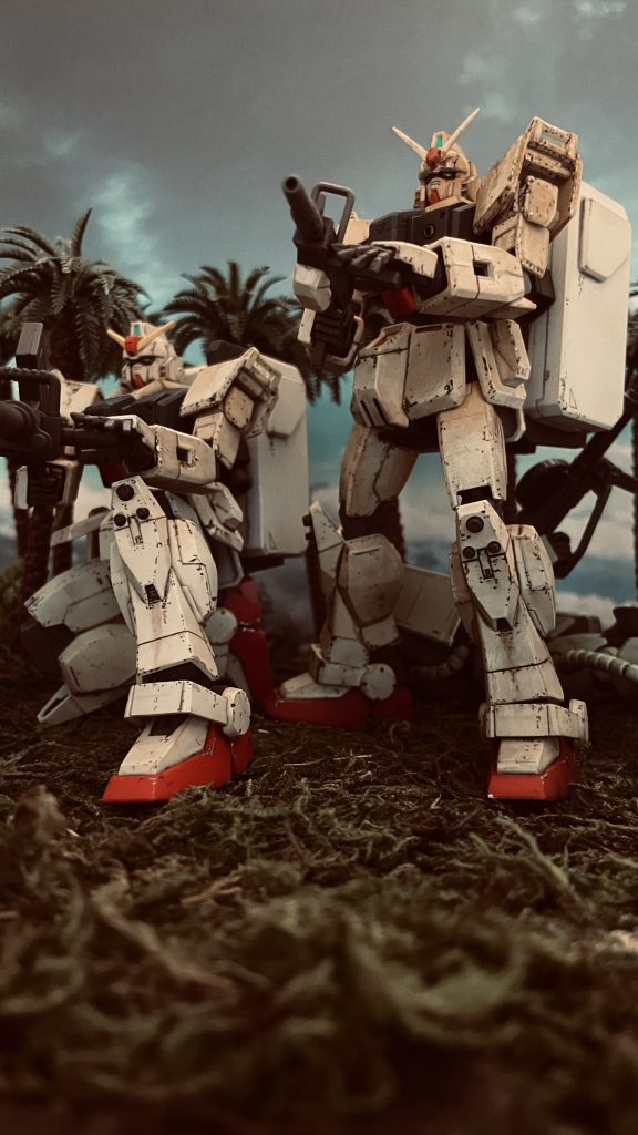 脚部を中心にリューターでバトルダメージを入れてみても面白いかもしれません。