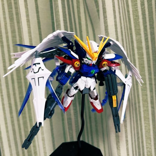 こんばんは。mgsd化計画。前回が散々な結果でしたが、なんとか野心は残っておりました。前回、MGを使ってMG SDを再現しようとしましたが私の未熟な技量では難しいと考えました　笑自分のありのままの結果と気持ちを受け入れる。そう、もはやこれは未熟な自分との戦いなのです。。、笑人生みたいですねっ！笑結果を受け入れた僕が何をしたかというと、 最初のhgのボディを使ったままユニットをいこうと思いました。とりあえずエヴァシリーズで大好きなコトブキヤ さんのユニットをつけまくる。そしたらね、一気に完成図の絵コンテの想像ができたんです。自分でいうのもなんですけど、めちゃくちゃかっこよくないですか！？笑今までみてきたアニメの中で大好きな要素をガンダムに入れる。これが一番やりたかった。。今回はここまで！良いと思ったら是非良いねとコメント、フォローも良ければお願いします😊💪完成させるぞ！（1枚目）