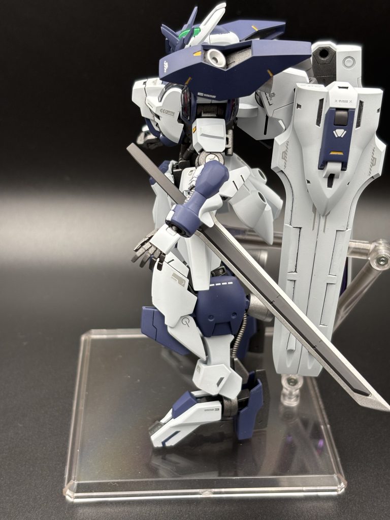 ブレードはサイドスカートに穴をあけて取り付けれれるようにしてます。