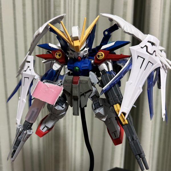 ウイングガンダム・type・ 零式　制作中こんばんは。前回の投稿から結構進展したので近状報告です！ 下半身をhgレジェンドガンダムのジャンクをそのまま流用しました。足もかなり短くしたと思います　笑何故かスカートだけなかったので、プロヴィデンスガンダムのスカートを拝借しました😂(レジェンド、プロヴィデンス、、ごめんよ。) 原作とはまた違うオリジナリティが欲しかったのでseed系を使うのは我ながらありかなと思いました！ 武器も制作中。少しだけ地味にノイエツバーグ意識したりしてます　笑 (全然似てねえ。。。笑) 正面。 個人的にめちゃくちゃ好みの造形になってました。 アクション。 シールドがめちゃくちゃ干渉しますがかっこいいのでヨシ！今回はこれまで！前回の制作中の投稿、たくさんの人が見てくれて嬉しかったです！こういう登校続けるの、自分結構苦手なんですが、ほんとにモチベーション上がるので嬉しいです！ もしよければ次回も乞うご期待！   （4枚目）