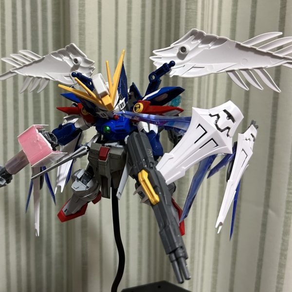 ウイングガンダム・type・ 零式　制作中こんばんは。前回の投稿から結構進展したので近状報告です！ 下半身をhgレジェンドガンダムのジャンクをそのまま流用しました。足もかなり短くしたと思います　笑何故かスカートだけなかったので、プロヴィデンスガンダムのスカートを拝借しました😂(レジェンド、プロヴィデンス、、ごめんよ。) 原作とはまた違うオリジナリティが欲しかったのでseed系を使うのは我ながらありかなと思いました！ 武器も制作中。少しだけ地味にノイエツバーグ意識したりしてます　笑 (全然似てねえ。。。笑) 正面。 個人的にめちゃくちゃ好みの造形になってました。 アクション。 シールドがめちゃくちゃ干渉しますがかっこいいのでヨシ！今回はこれまで！前回の制作中の投稿、たくさんの人が見てくれて嬉しかったです！こういう登校続けるの、自分結構苦手なんですが、ほんとにモチベーション上がるので嬉しいです！ もしよければ次回も乞うご期待！   （1枚目）