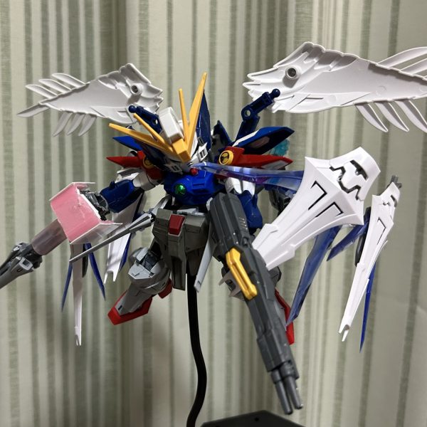 ウイングガンダム・type・ 零式　制作中こんばんは。前回の投稿から結構進展したので近状報告です！ 下半身をhgレジェンドガンダムのジャンクをそのまま流用しました。足もかなり短くしたと思います　笑何故かスカートだけなかったので、プロヴィデンスガンダムのスカートを拝借しました😂(レジェンド、プロヴィデンス、、ごめんよ。) 原作とはまた違うオリジナリティが欲しかったのでseed系を使うのは我ながらありかなと思いました！ 武器も制作中。少しだけ地味にノイエツバーグ意識したりしてます　笑 (全然似てねえ。。。笑) 正面。 個人的にめちゃくちゃ好みの造形になってました。 アクション。 シールドがめちゃくちゃ干渉しますがかっこいいのでヨシ！今回はこれまで！前回の制作中の投稿、たくさんの人が見てくれて嬉しかったです！こういう登校続けるの、自分結構苦手なんですが、ほんとにモチベーション上がるので嬉しいです！ もしよければ次回も乞うご期待！   （2枚目）