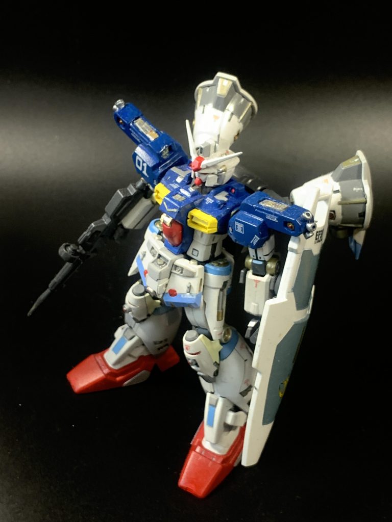 今回は少し色使いが原色系になっています。特に意識したわけでもないのですけれどね。(zaku-kao4)